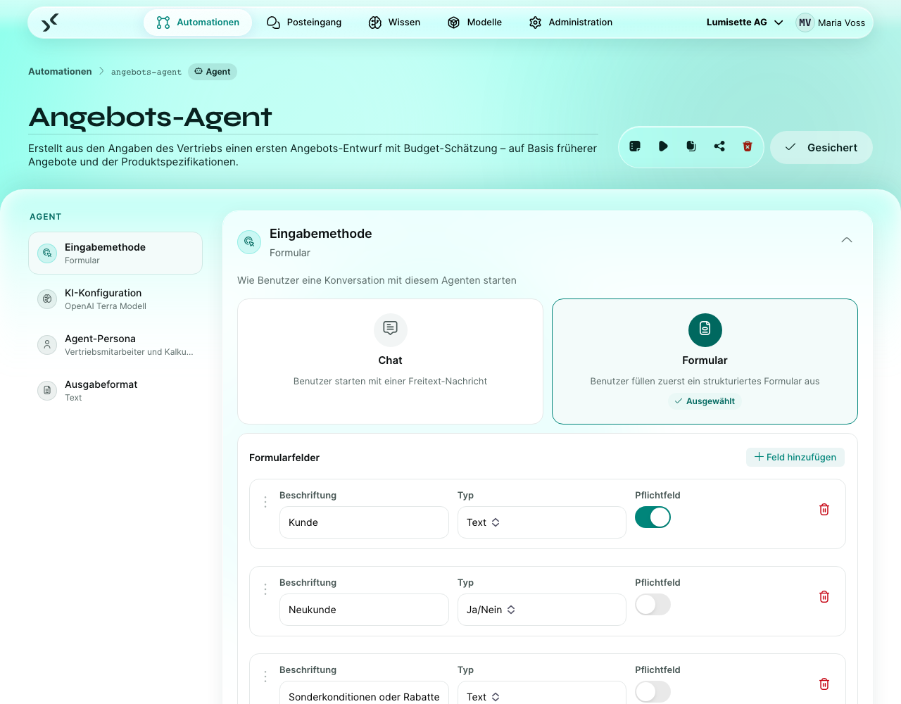Der Agent-Editor: Wahl der Eingabemethode (Chat oder Formular), Persona, zusätzliche Anweisungen, KI-Modell und Auswahl der Wissensbasen.