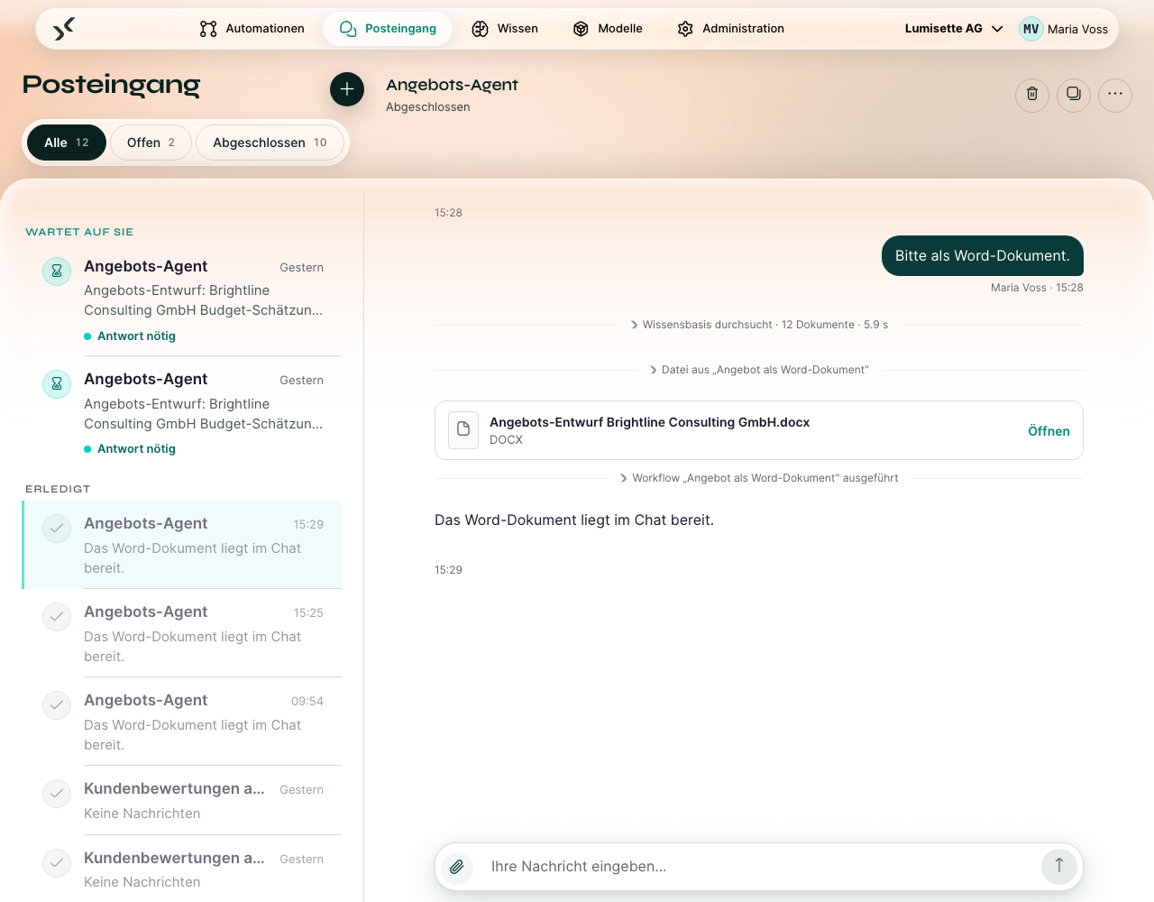 Nach „Bitte als Word-Dokument.“: die Zeile Datei aus „Angebot als Word-Dokument“ mit der Word-Datei, die Zeile „Workflow … ausgeführt“ und die kurze Antwort des Agenten.