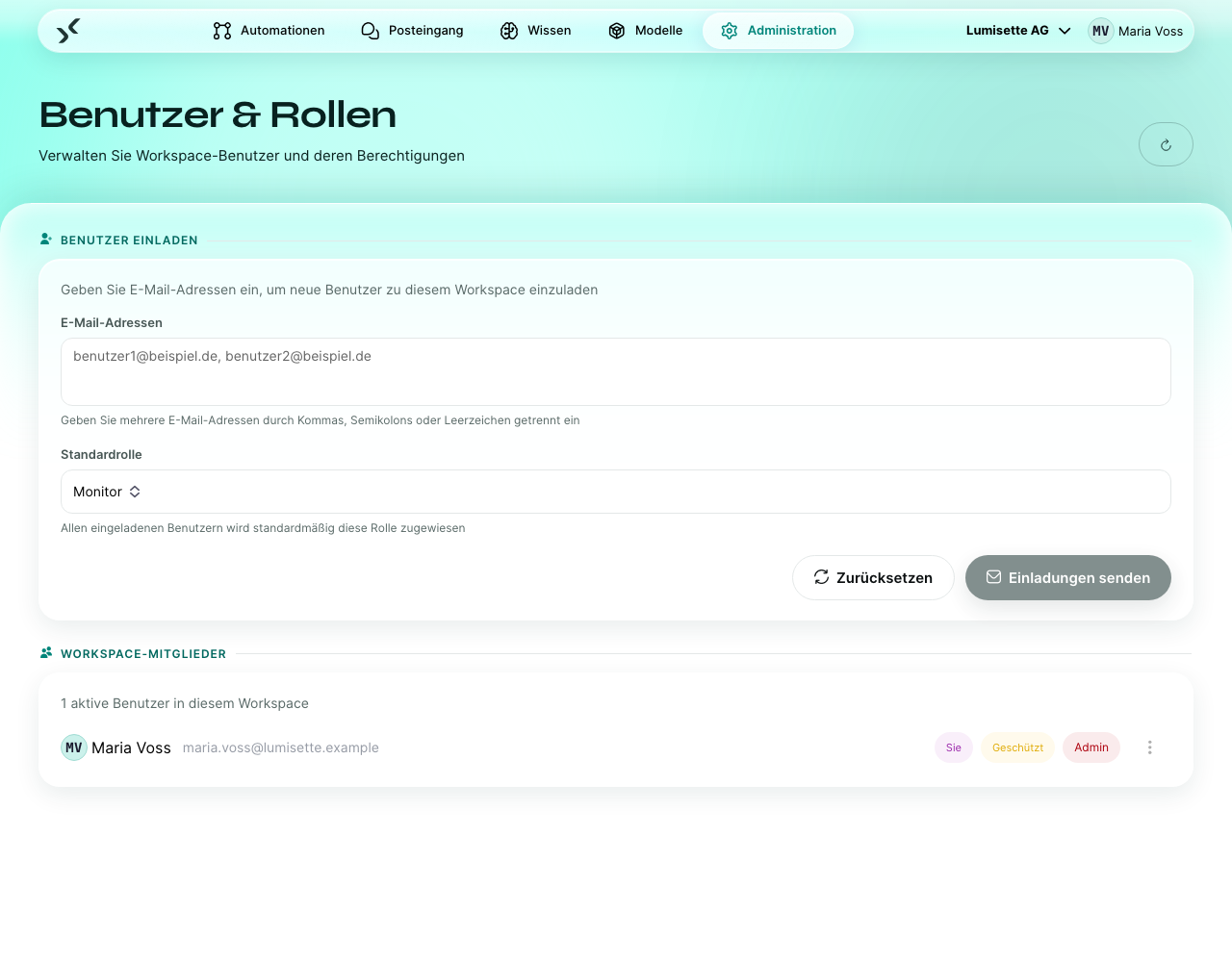 Die Seite „Benutzer &amp; Rollen“ mit dem Eingabefeld für Einladungen, der Auswahl „Standardrolle“ und den Knöpfen „Einladungen senden“ und „Zurücksetzen“.